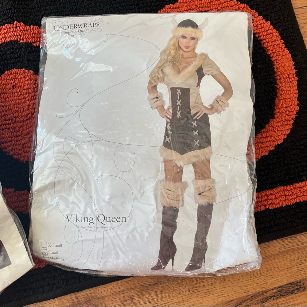 Women’s sz Small Halloween Viking Queen Costume